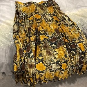 Skirt size large black and yellow print